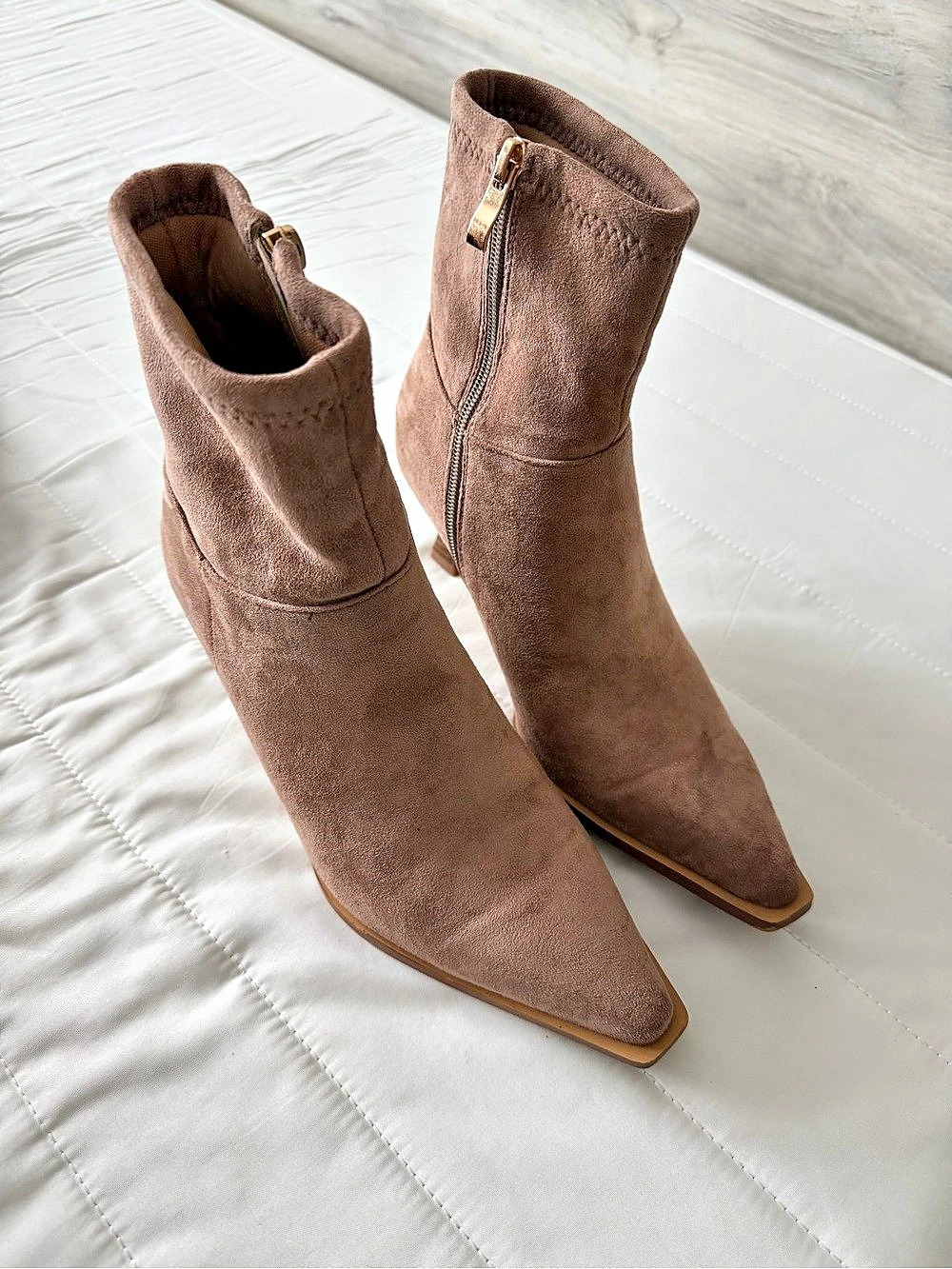 Pointed Toe Ankle Boots in Brown US 6 Like New